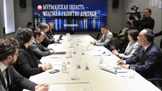 губернатор Андрей Чибис провел рабочую встречу с Генеральным консулом КНР в Санкт-Петербурге госпожой Ван Вэньли - фото - 2
