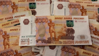 требование по продаже валютной выручки экспортеров снижено до 50% - фото - 1